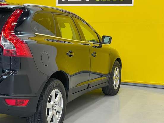 VOLVO-XC60-2.0 T5 COMFORT FWD TURBO GASOLINA 4P AUTOMÁTICO VOLVO-XC60-2011
