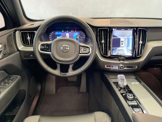 VOLVO-XC60-2022