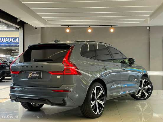 VOLVO-XC60-2022