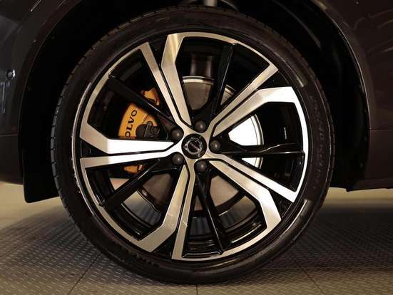 VOLVO-XC60-2022