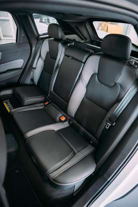 VOLVO-XC60-2024