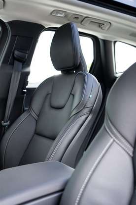 VOLVO-XC60-2024