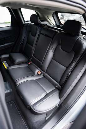 VOLVO-XC60-2024