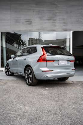 VOLVO-XC60-2024