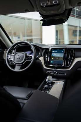 VOLVO-XC60-2024
