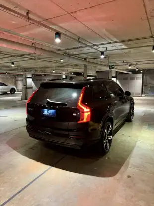 VOLVO-XC90-2023