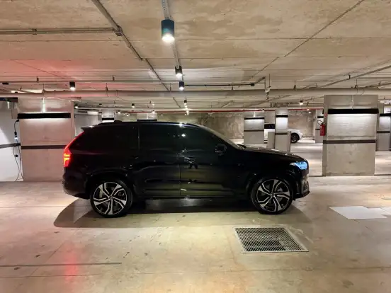 VOLVO-XC90-2023