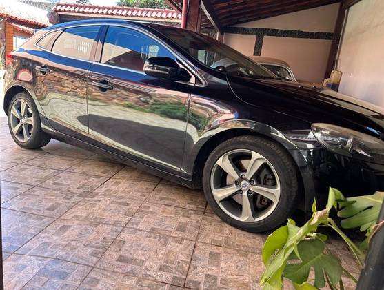 VOLVO V40 2.0 T4 DYNAMIC TURBO GASOLINA 4P AUTOMÁTICO