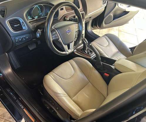 VOLVO-V40-2014