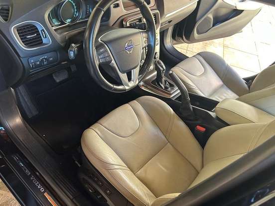 VOLVO-V40-2.0 T4 DYNAMIC TURBO GASOLINA 4P AUTOMÁTICO VOLVO-V40-2014