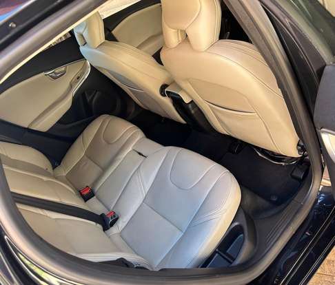 VOLVO-V40-2014