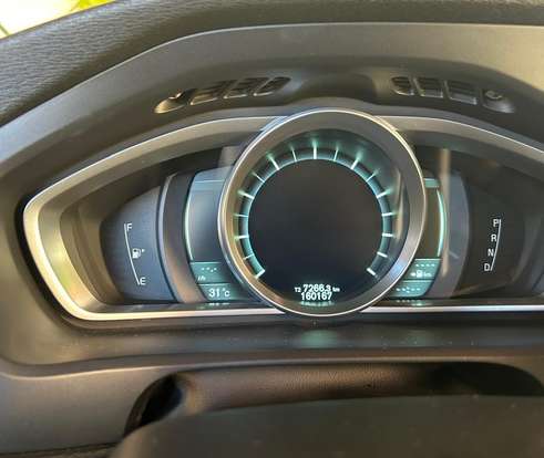 VOLVO-V40-2014