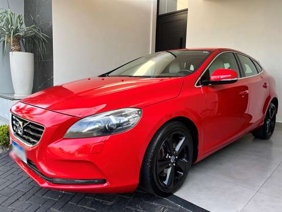 VOLVO-V40-2014