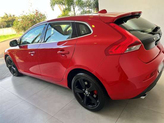 VOLVO-V40-2.0 T4 DYNAMIC TURBO GASOLINA 4P AUTOMÁTICO VOLVO-V40-2014