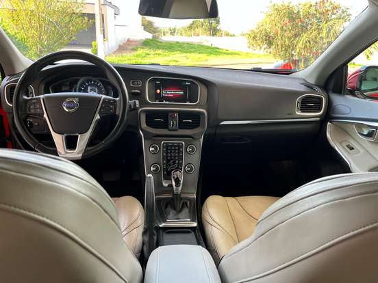 VOLVO-V40-2.0 T4 DYNAMIC TURBO GASOLINA 4P AUTOMÁTICO VOLVO-V40-2014