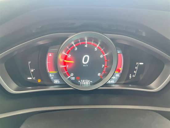 VOLVO-V40-2014