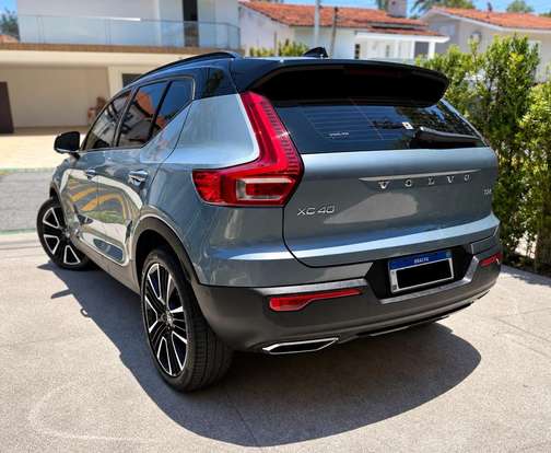 VOLVO-XC40-2019