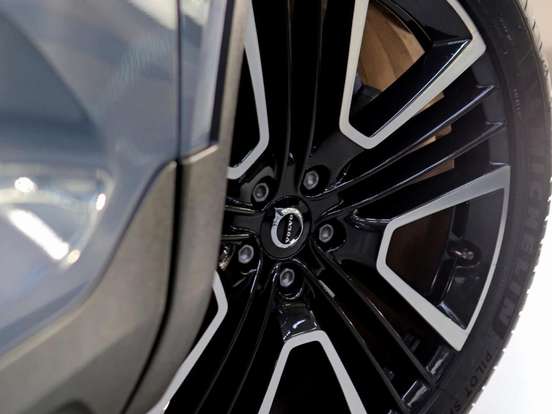 VOLVO-XC40-2019