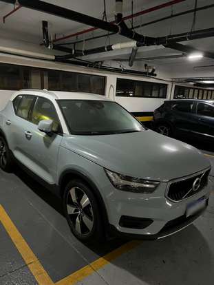 VOLVO-XC40-2018
