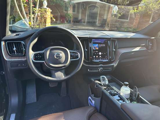 VOLVO-XC60-2023