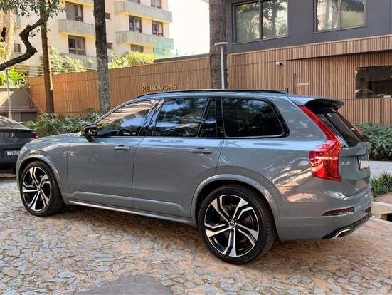 VOLVO-XC90-2021