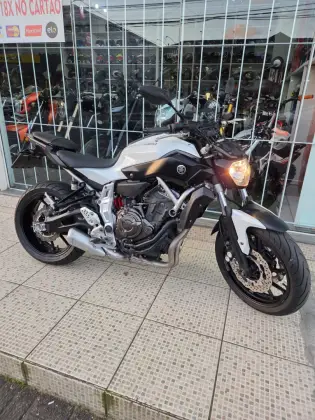 YAMAHA MT-07 