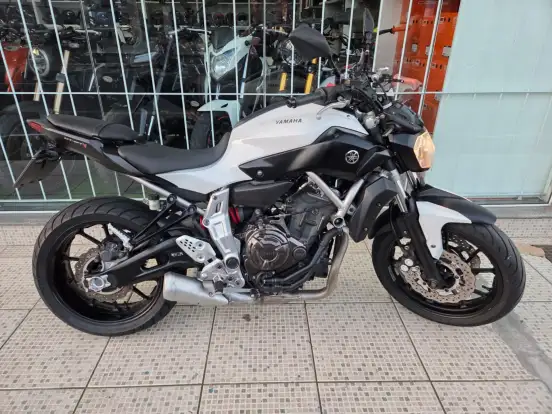 YAMAHA-MT-07-2016