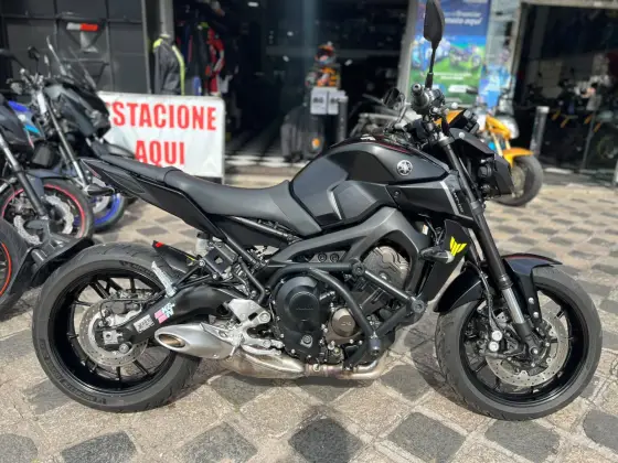 YAMAHA MT-09 