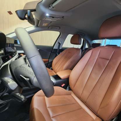 AUDI-A4-2023