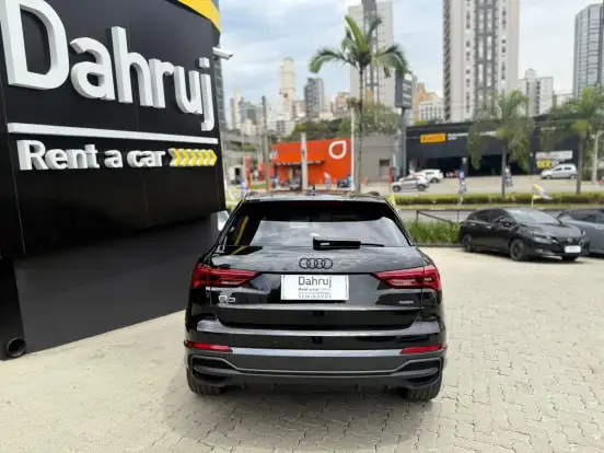 AUDI-Q3-2023