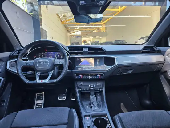 AUDI-Q3-2023