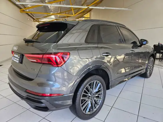 AUDI-Q3-2023