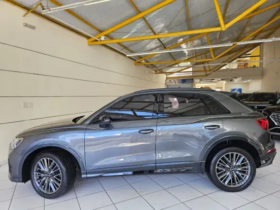 AUDI-Q3-2023
