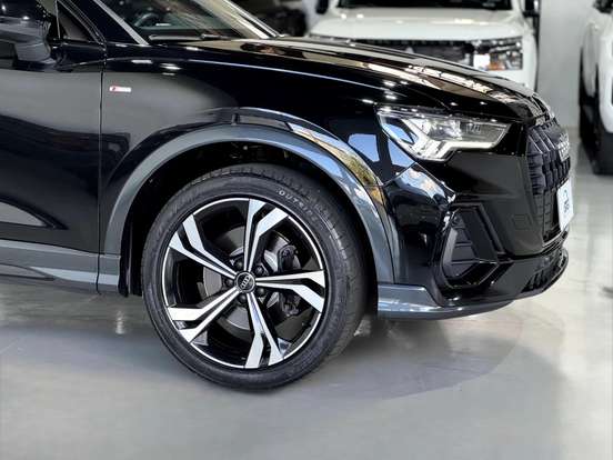 AUDI-Q3-2024