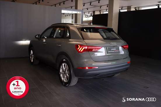AUDI-Q3-2022