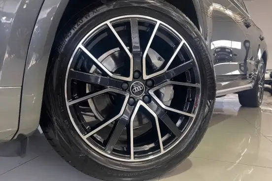 AUDI-Q5-2024