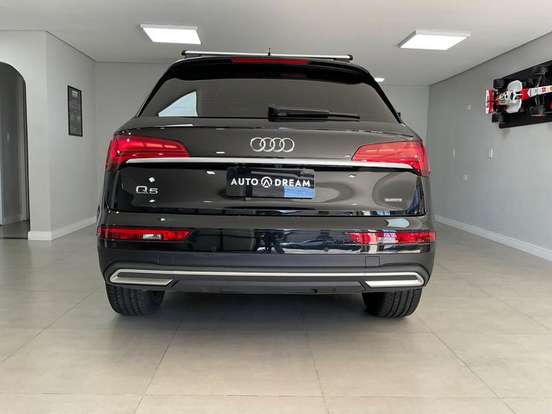 AUDI-Q5-2024