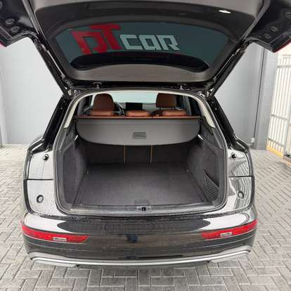 AUDI-Q5-2021
