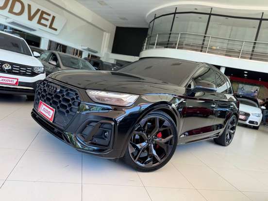 AUDI-Q5-2021