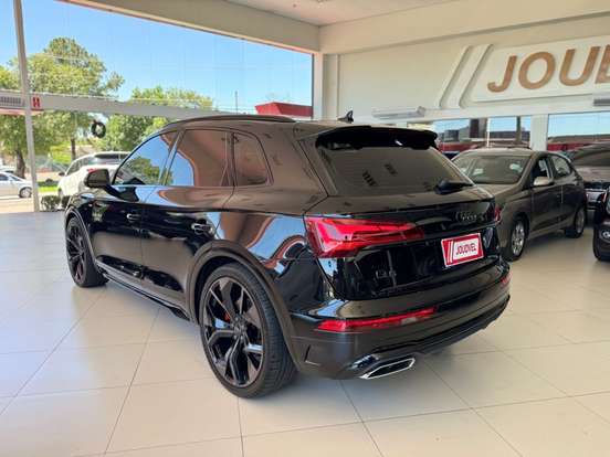 AUDI-Q5-2021