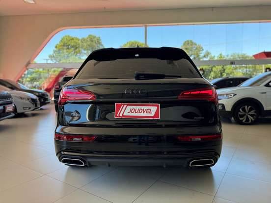 AUDI-Q5-2021