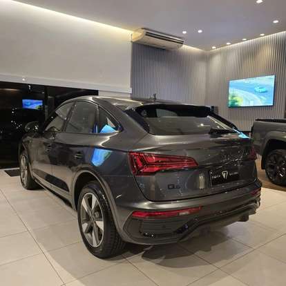 AUDI-Q5-2021