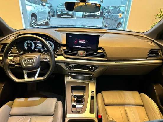 AUDI-Q5-2021