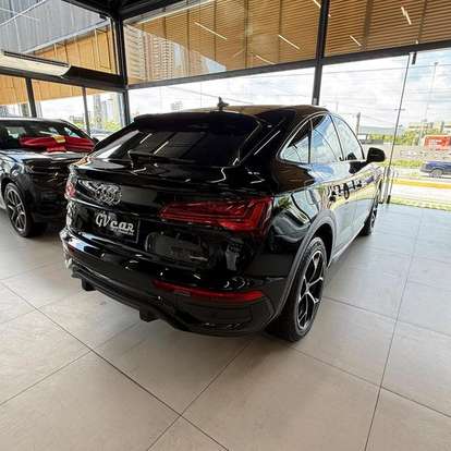 AUDI-Q5-2022