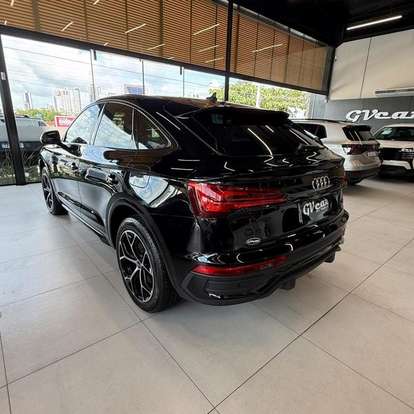 AUDI-Q5-2022
