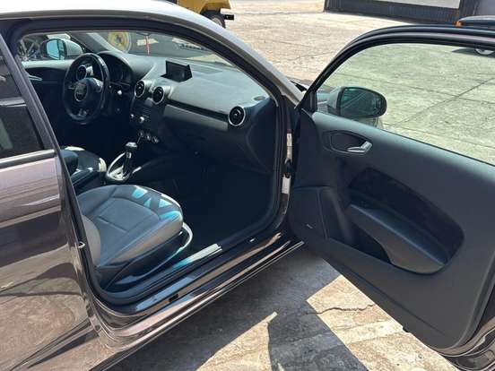 AUDI-A1-1.4 TFSI ATTRACTION 16V 122CV GASOLINA 4P AUTOMÁTICO AUDI-A1-2011