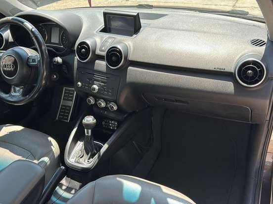 AUDI-A1-1.4 TFSI ATTRACTION 16V 122CV GASOLINA 4P AUTOMÁTICO AUDI-A1-2011