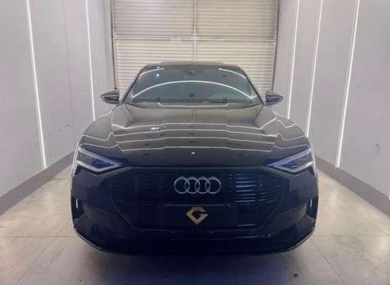 AUDI-E-TRON-2022