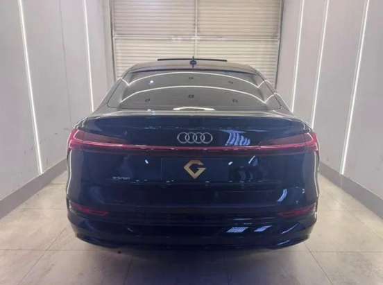 AUDI-E-TRON-2022