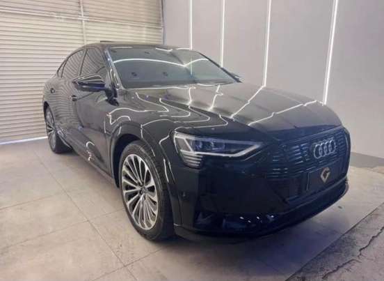 AUDI-E-TRON-2022